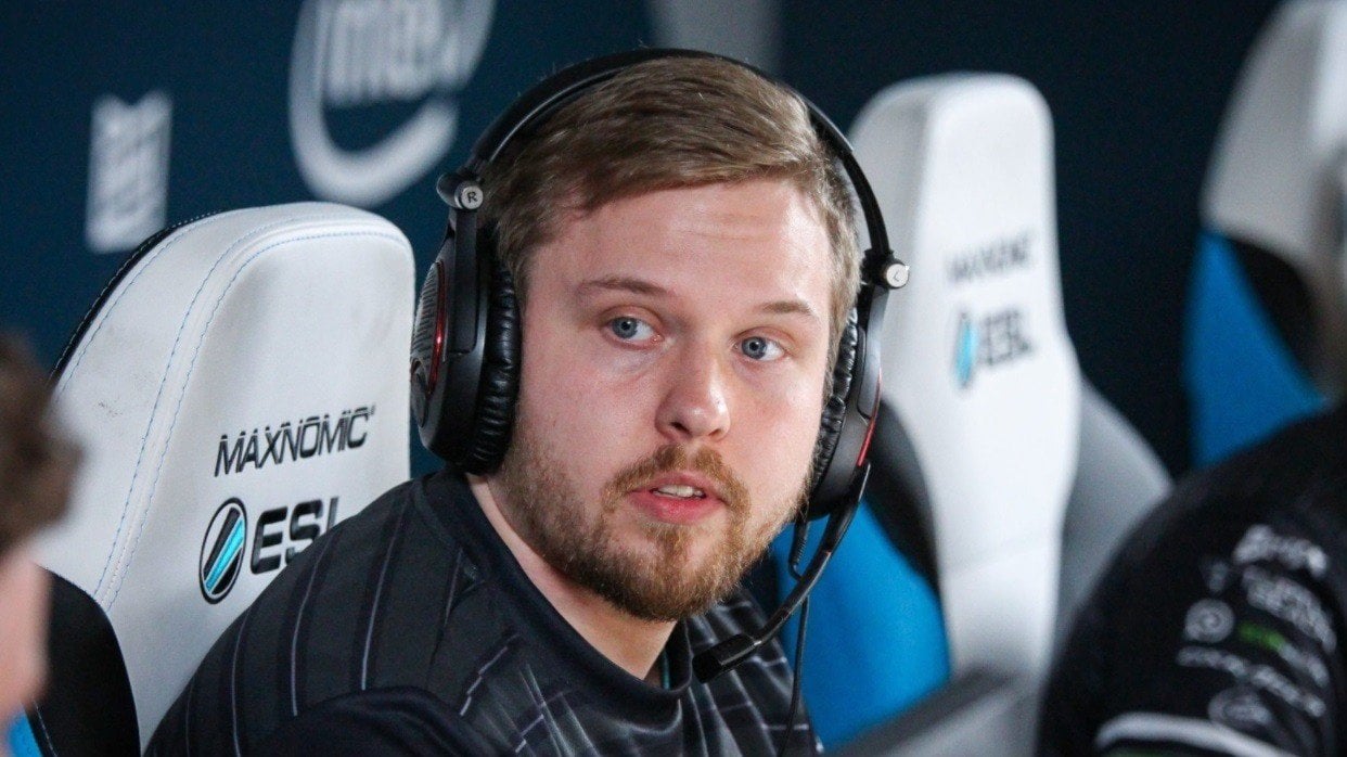 Бывший проигрок в CSGO оказался женоненавистником  он постоянно ущемляет девушек