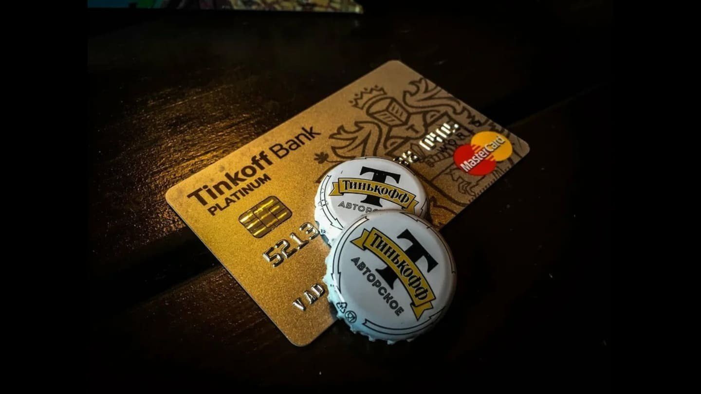 TINKOFF уходит из России Объясняем что будет с клиентами банка