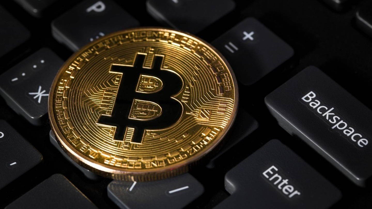 Курс биткоина нормализовался За ночь  рост сразу на 2 тысячи долларов