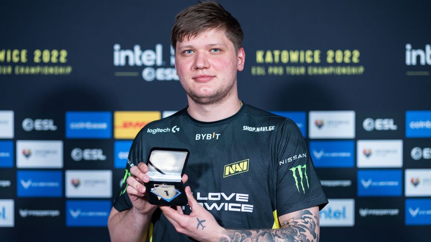 S1mple задонатил стримерше более 5 млн рублей на машину