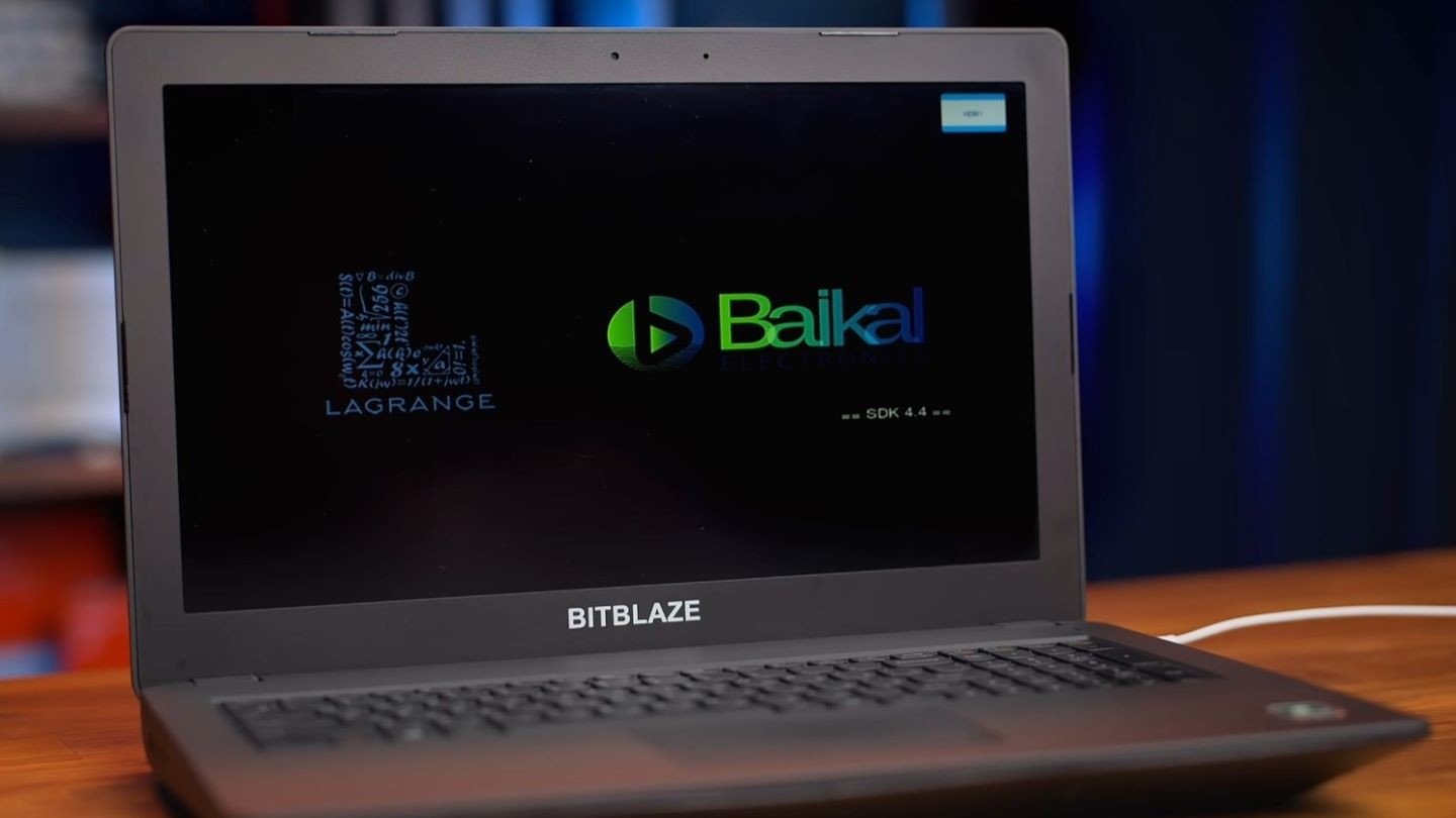 Фото российского ноутбука Bitblaze Titan BM15 с отечественным процессором БайкалМ