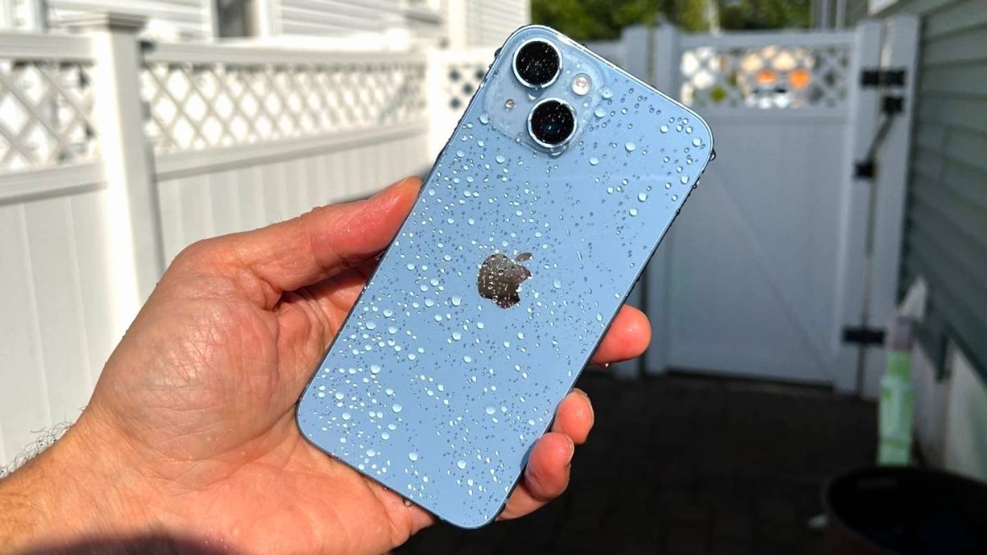 Блогер показал как хорошо держит заряд батареи iPhone 14