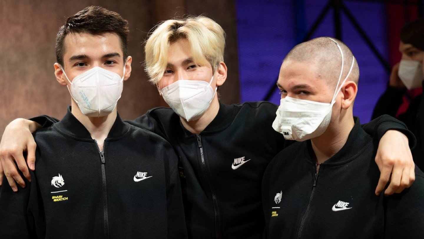 Team Spirit и BetBoom по Dota 2 долетели в Малайзию  первые фото