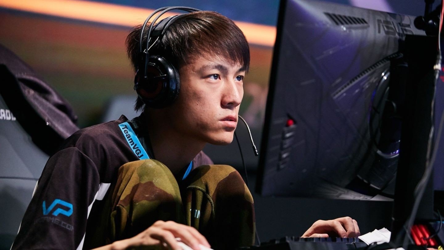 Таланта Dota 2 выгнали с The International 2022  он не захотел рекламировать презервативы