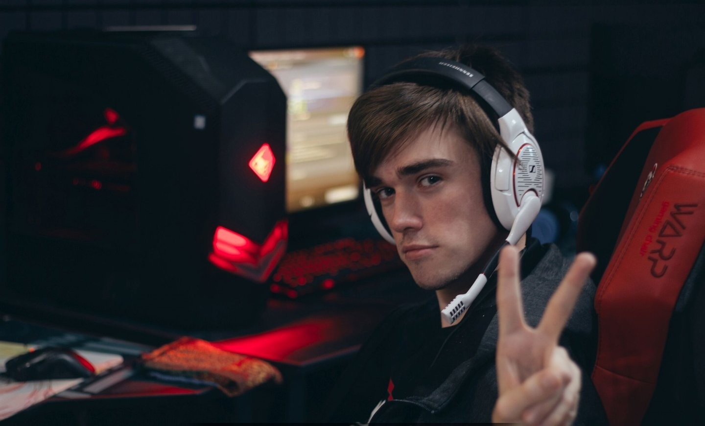 Дебют драконов в новом составе  прогноз на матч One Move vs Team Spirit на Xmas Show по Dota 2