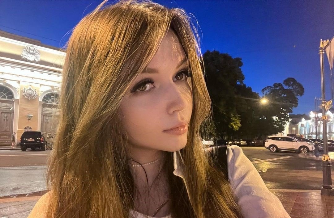 В Сети обсуждают девушку m0NESY  вот как она выглядит