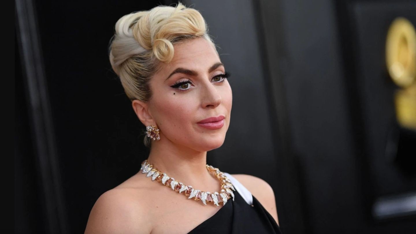 Леди Гага в образе Харли Квинн  опубликован первый кадр из Джокера 2