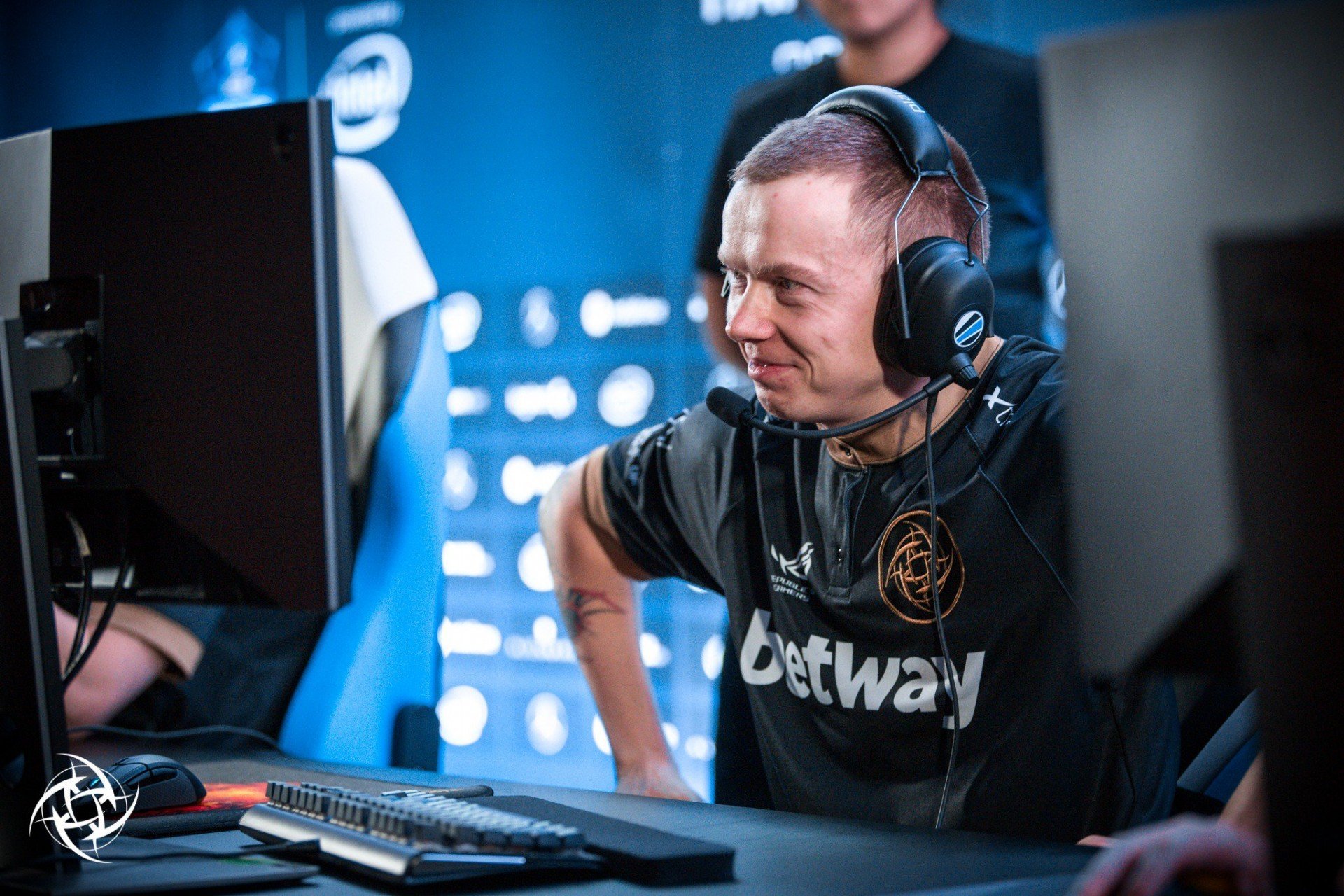 PPD лутает инвайты  NiP приглашены на ESL One Hamburg и DreamLeague Season 12