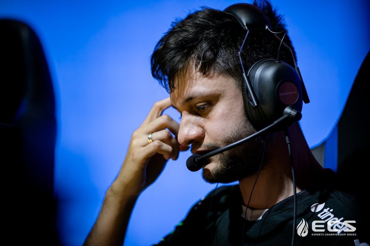 Игрок MiBR попал в аварию и повредил запястье