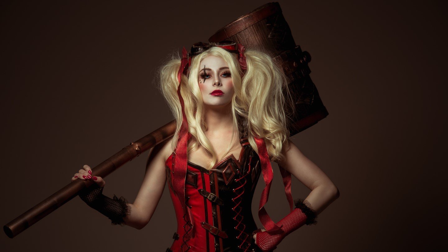 На фото со съемок Джокера 2 впервые показали костюм Харли Квинн