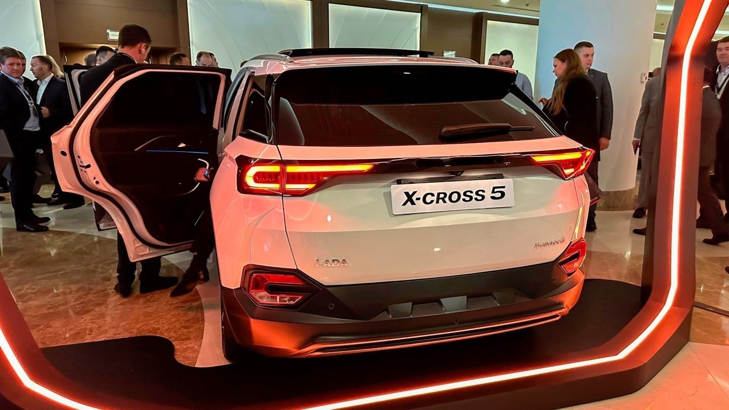 Появились первые фото Lada XCross 5  российского кроссовера от завода Nissan