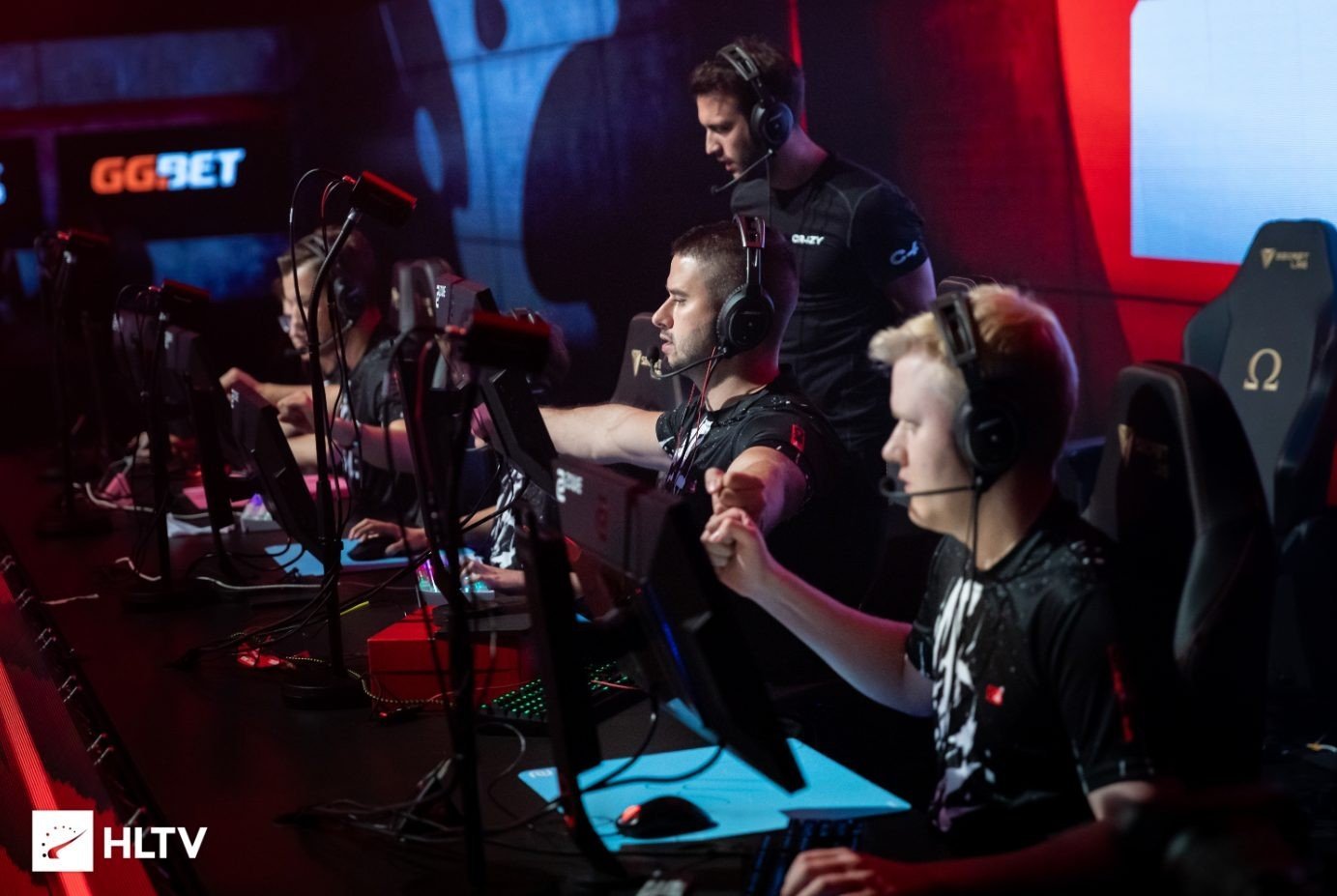 CR4ZY сенсационно выиграла DreamHack Rotterdam 2019 по CSGO