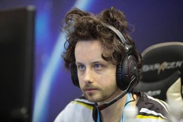 Твиттергай сайта Team Liquid затроллил известного шведского стримера