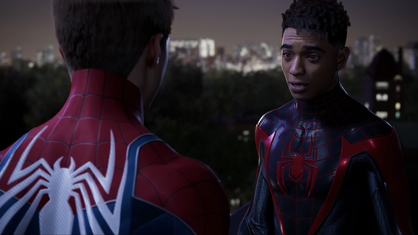 В Marvels SpiderMan 2 Питера и Майлза нельзя встретить без костюмов