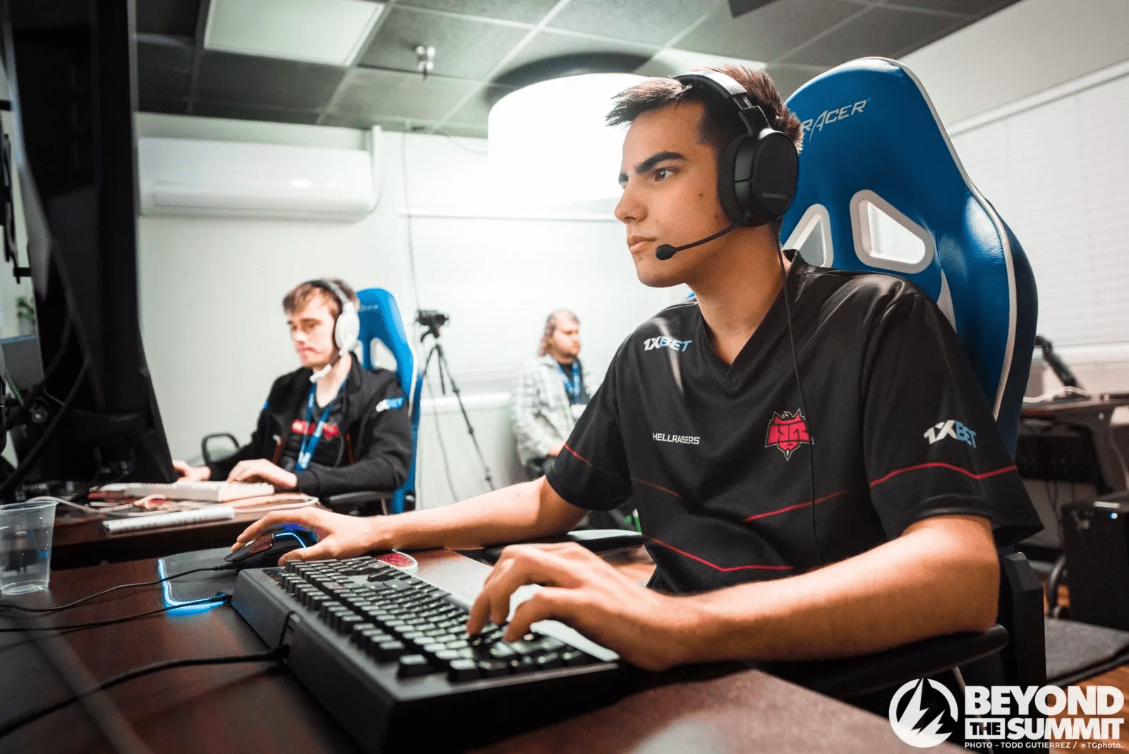 DM на Dota Summit