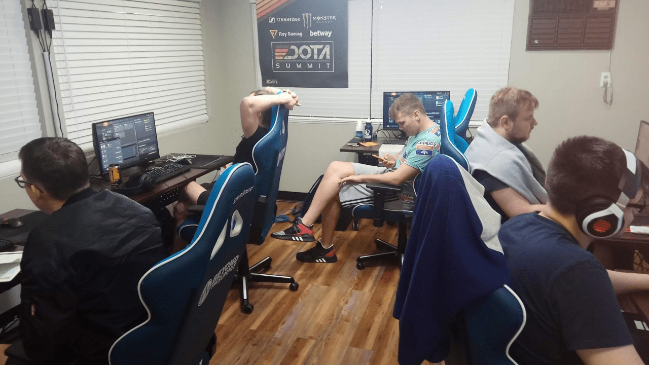 jfshfh178 перед матчем на DOTA Summit