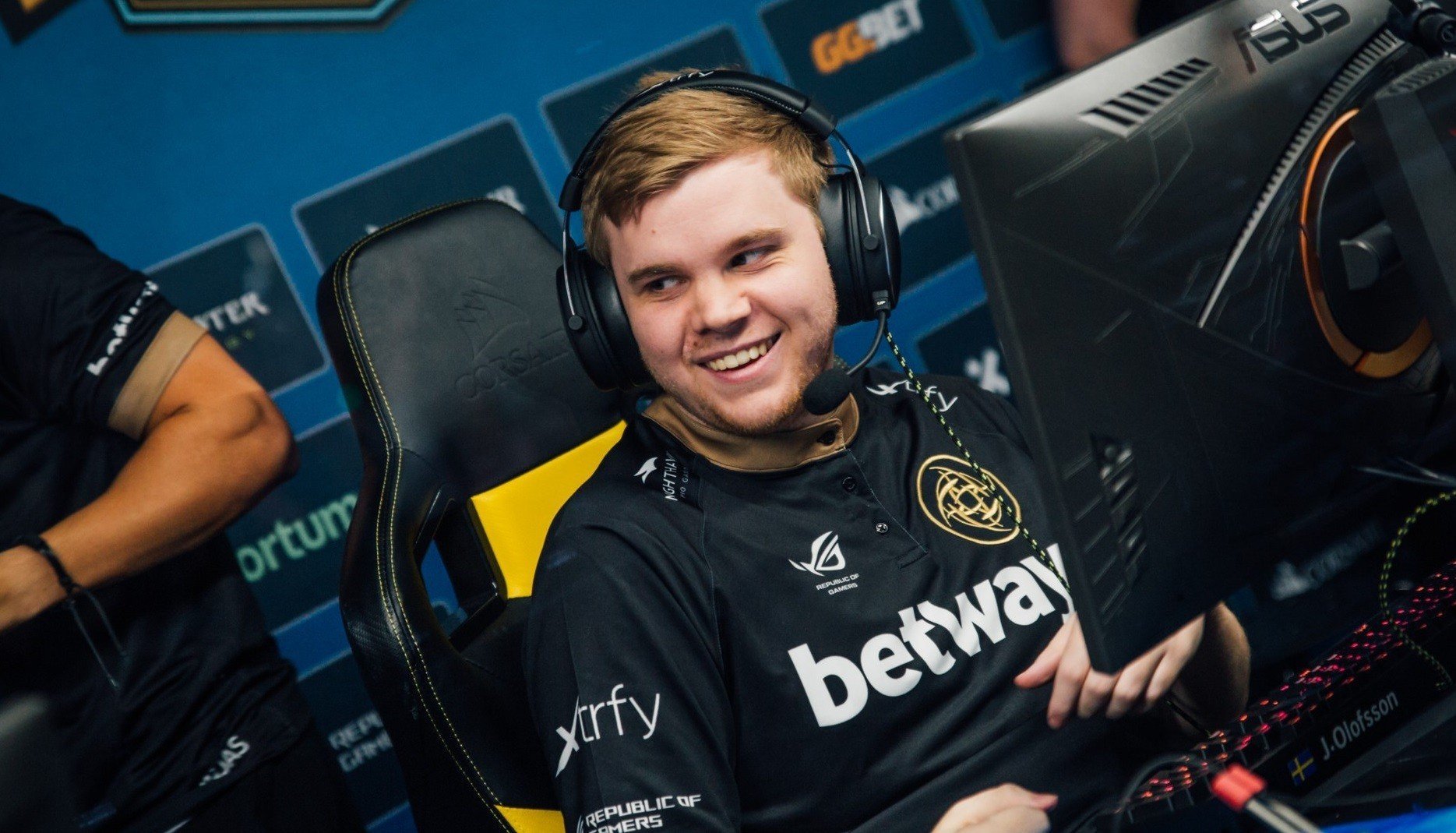 Lekr0 перейдёт в North