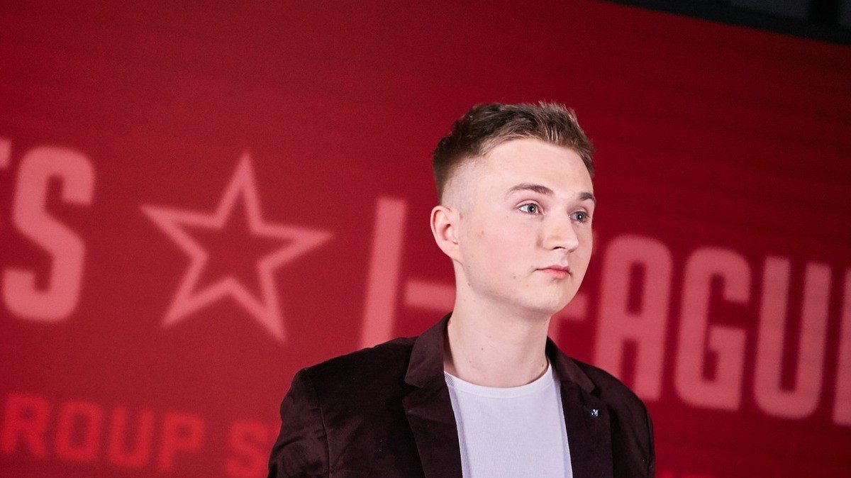 Petr1k Думаю что скоро тренерский слот просто удалят из CSGO