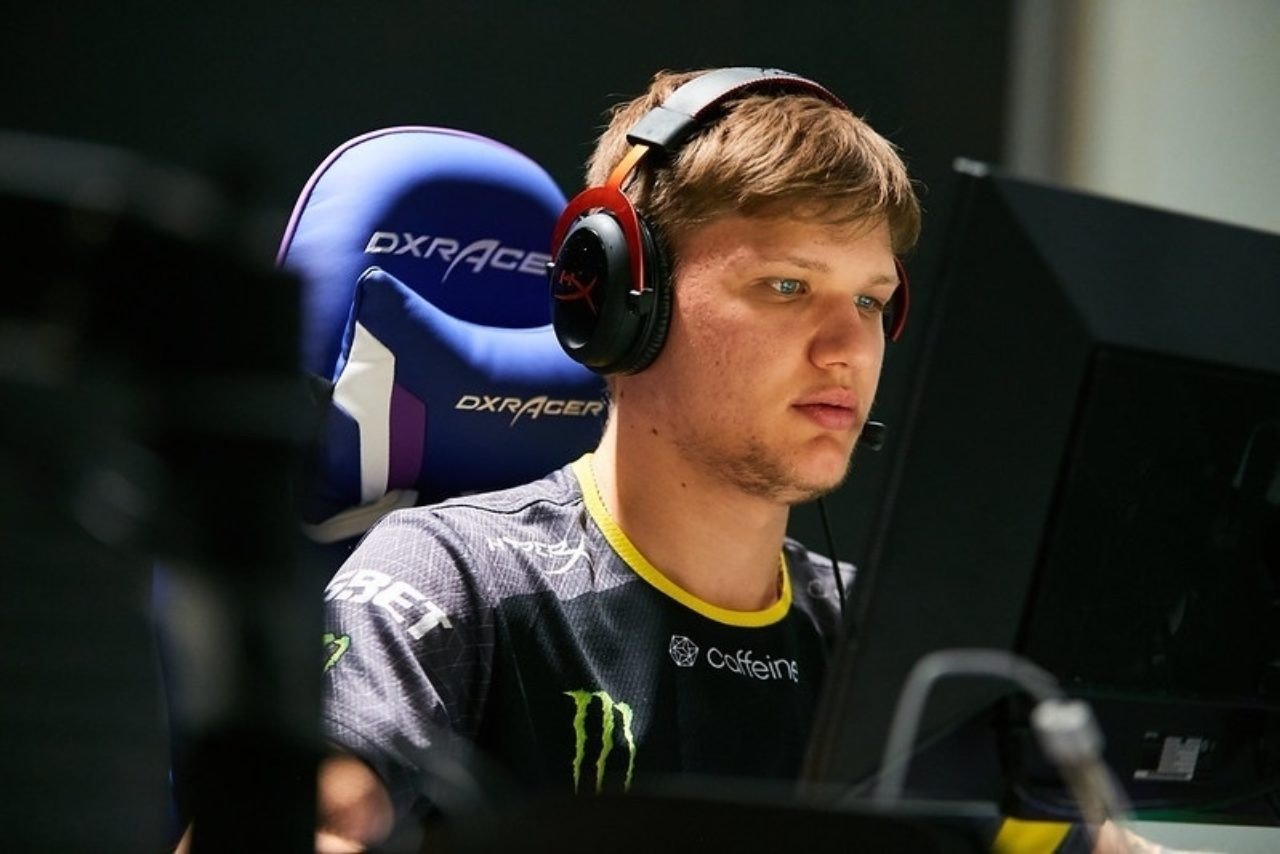 S1mple о женских командах по CSGO Мы уже видели что девчонки могут с лёгкостью переигрывать проигроков 1 на 1