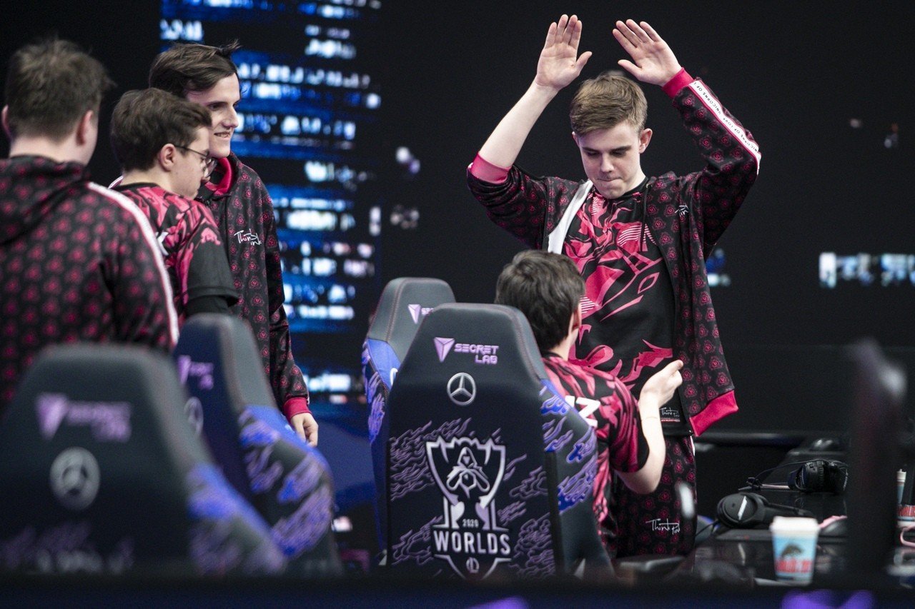 Российская команда впервые за четыре года в групповом этапе Worlds Unicorns of Love удивляют фанатов Лиги Легенд