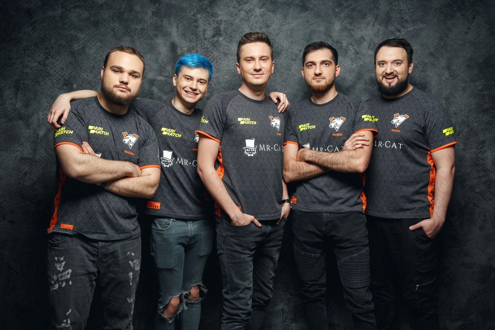 У кого из звёздного состава VirtusPro последний год был удачным Считаем их призовые вместе с вами