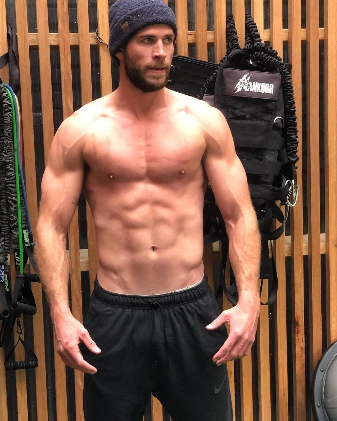 Лиам Хемсворт. Источник фото: menshealth.com