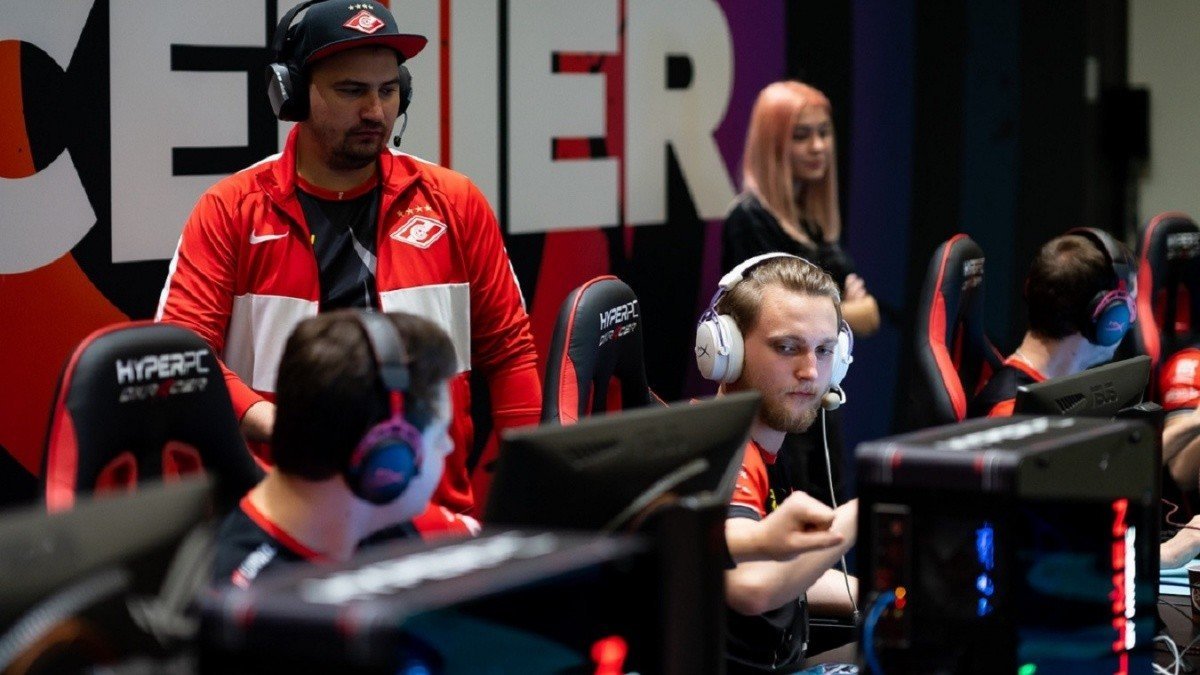 Слухи forZe может заменить двух игроков в составе по CSGO на учеников своей школы