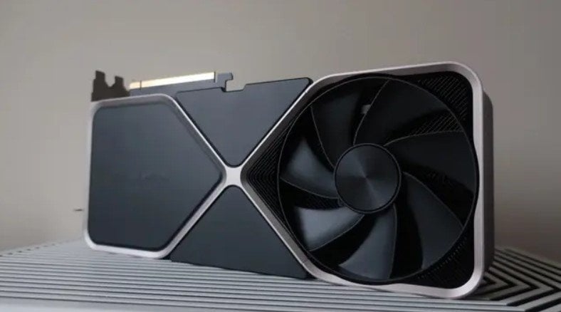 Первое реальное фото RTX 4070 Founders Edition