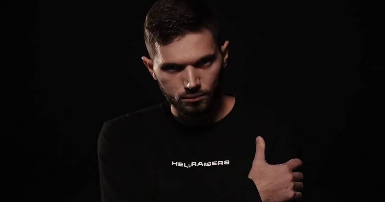 Lil me alone Раньше можно было иметь топ5 ранг  и тебя бы позвали в команду а сейчас  только через знакомых