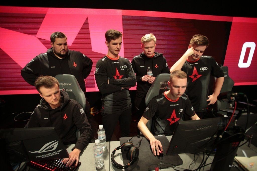 Astralis и GODSENT прошли в плейофф DreamHack Masters Winter 2020