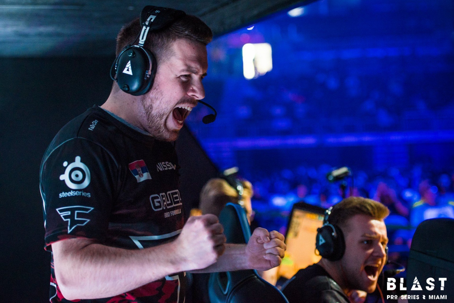 YNk Клубы должны сами наказать забаненных тренеров