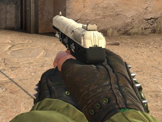 Five-SeveN Kami 909, рисунок которого похож на вагину