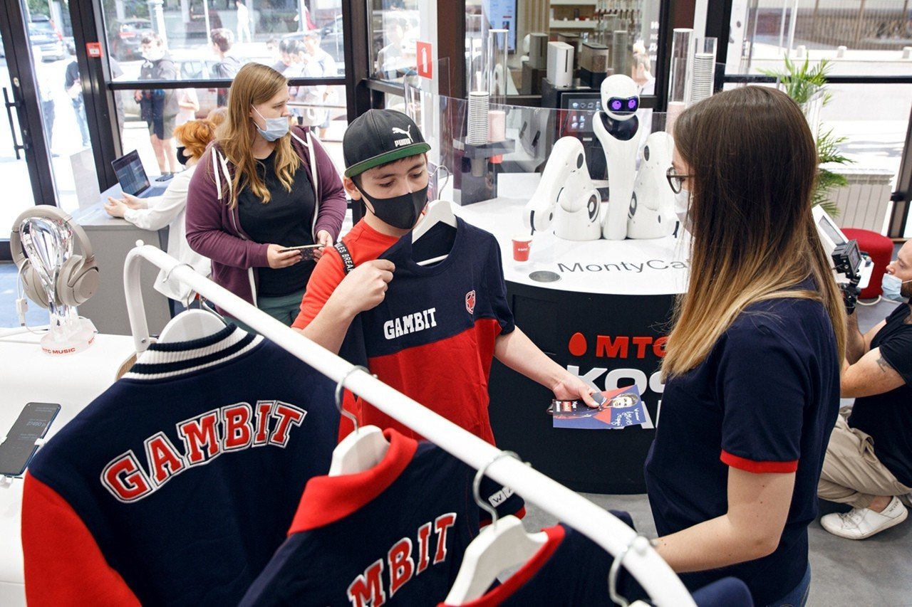 Сколько стоит шмот  мерч в СНГ киберспорте