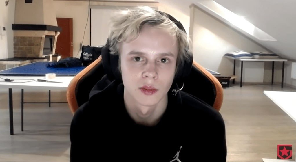 Dyrachyo Слежу за керри из Китая и беру с них пример