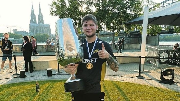 Redditбурлит невероятный s1mple и удача похожая на читерство