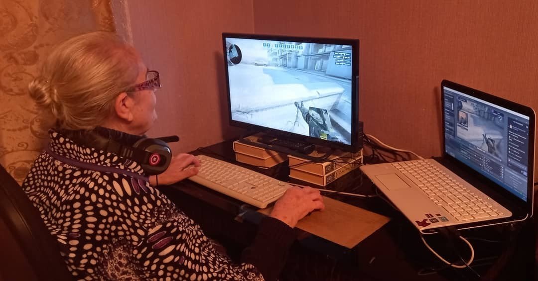 72летняя стримерша собрала 300 тысяч на оплату кредита  ей помогли Evelone и Buster
