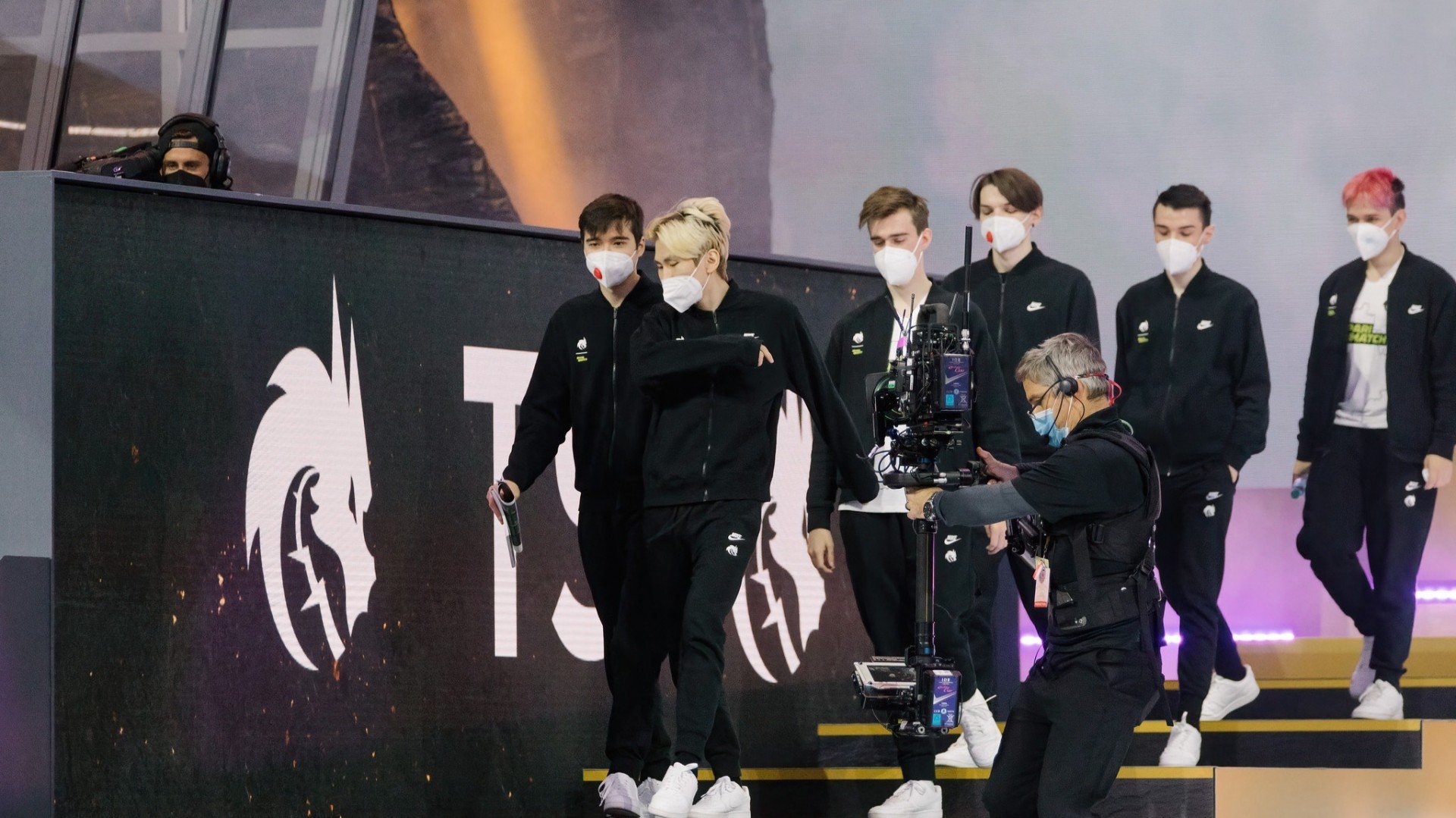Team Spirit разгромила Fnatic и прошла в третий раунд нижней сетки на The International 10
