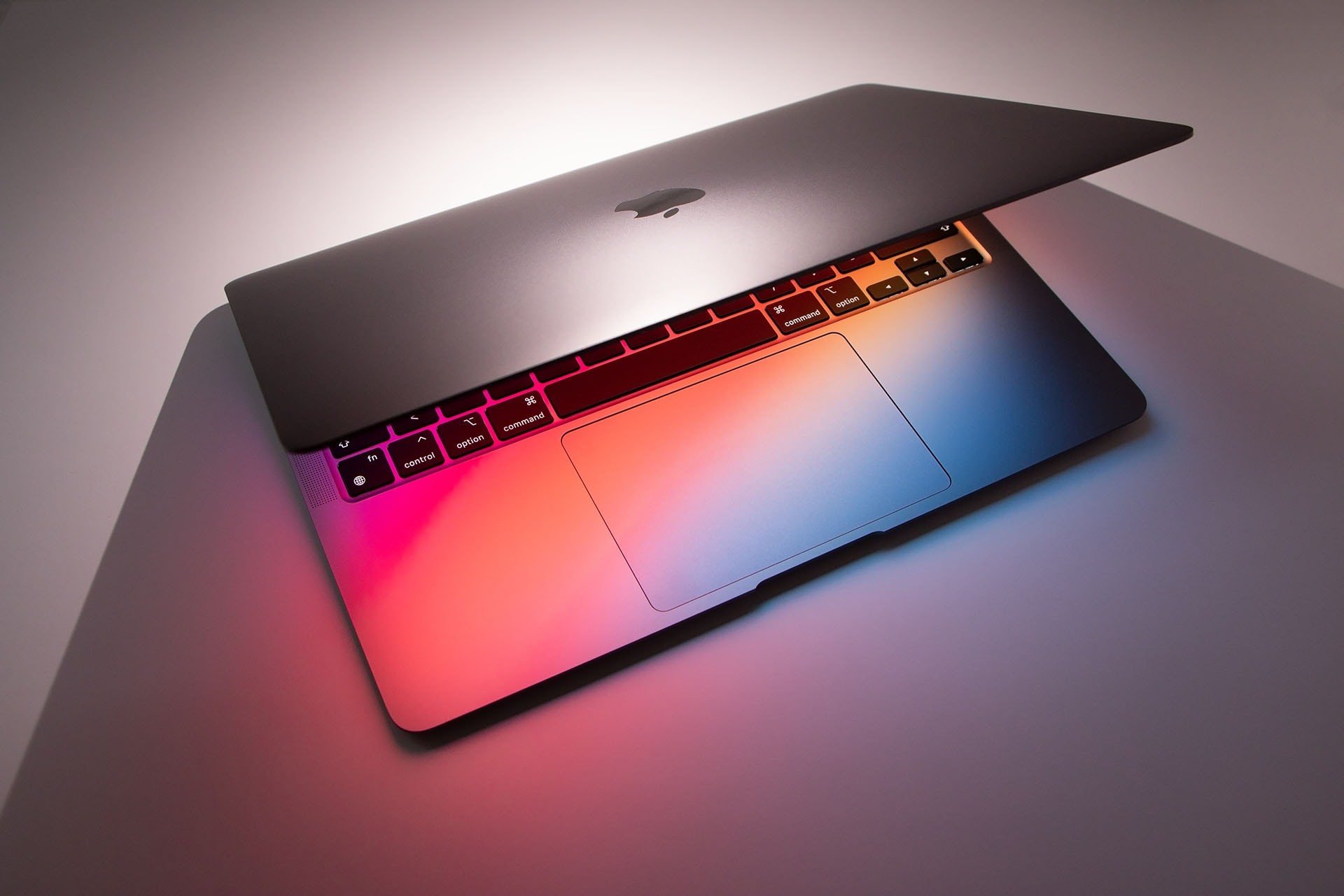 От 190 тысяч до 335 тысяч рублей за ноутбук Как выглядит новый MacBook Pro с челкой