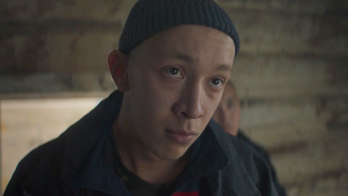 В Сеть слили номер актера из Слова пацана  ему звонят каждые 10 минут