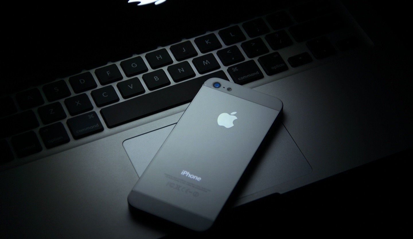 Источник: Wallhere / iPhone