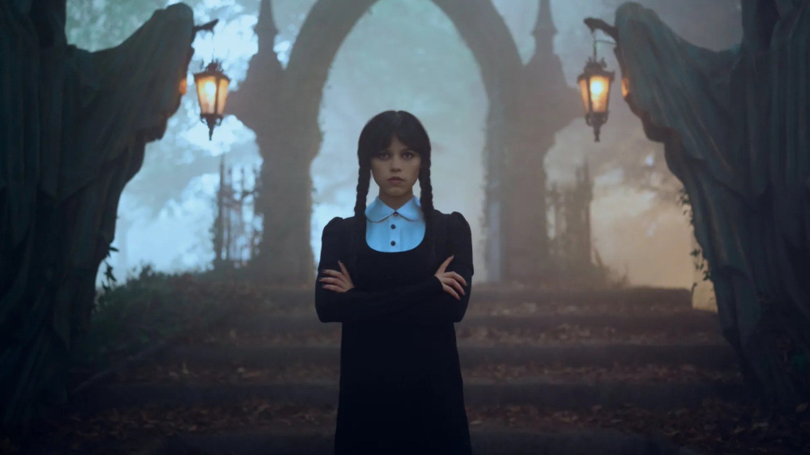 Опубликован первый кадр второго сезона Уэнсдей  на нем Дженна Ортега