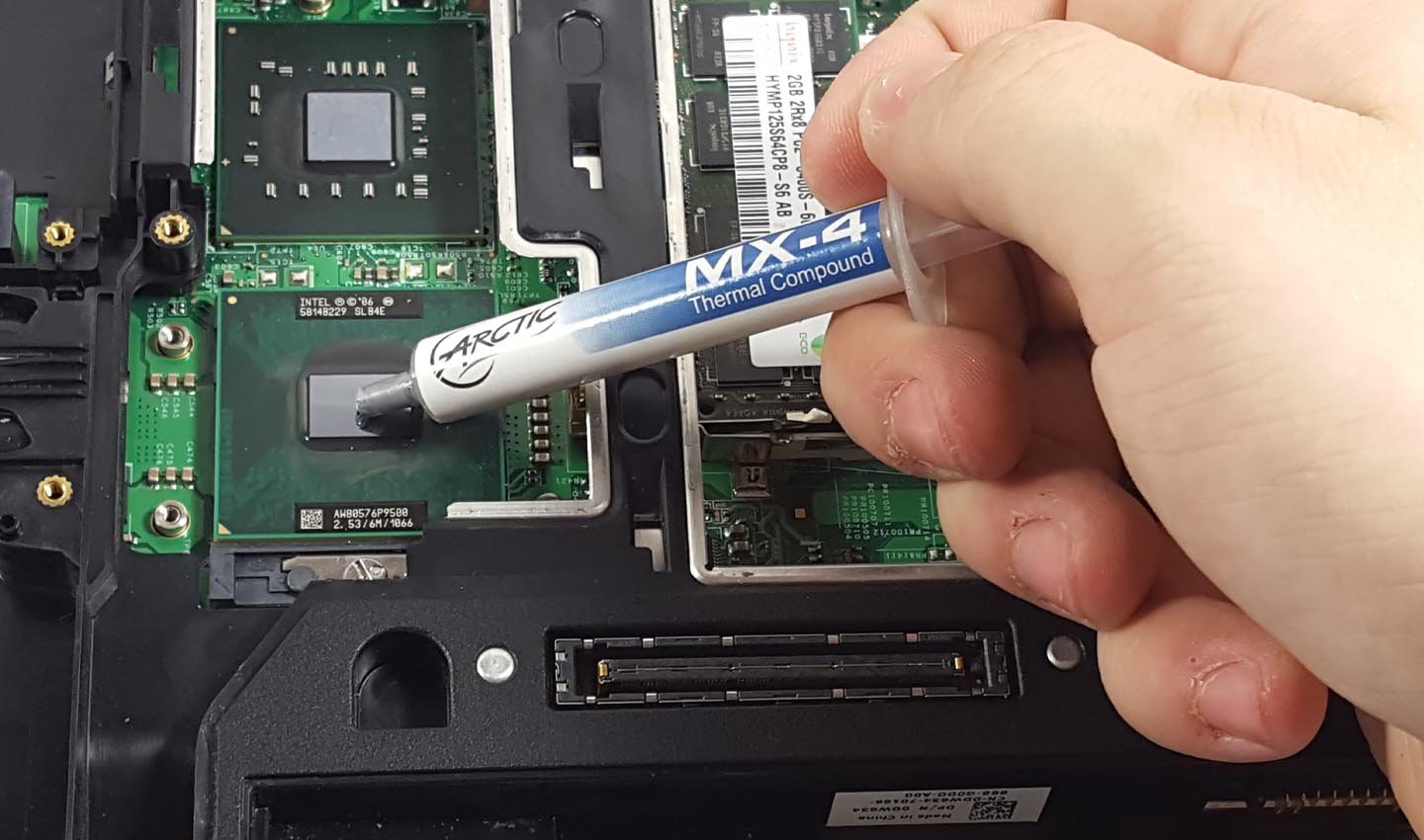 Источник: Ifixit / Термопаста в ноутбуке
