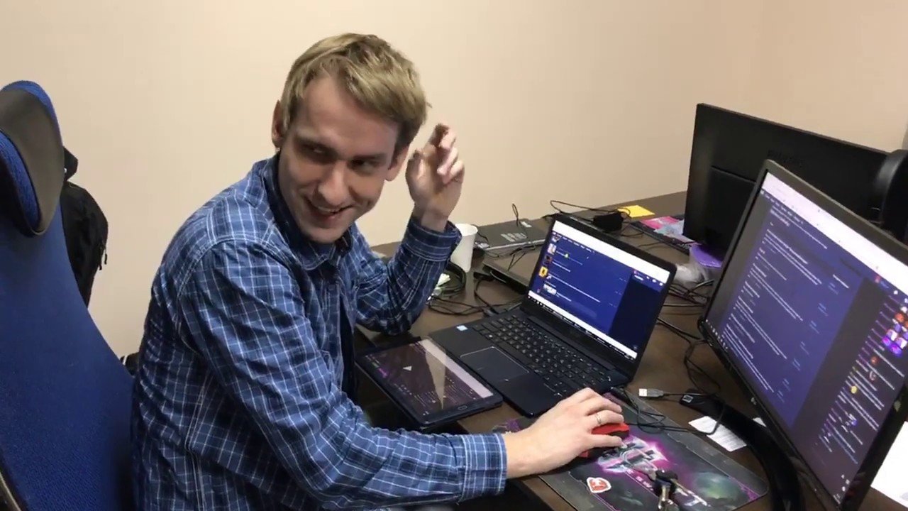 Miker за работой в офисе GoodGame.ru