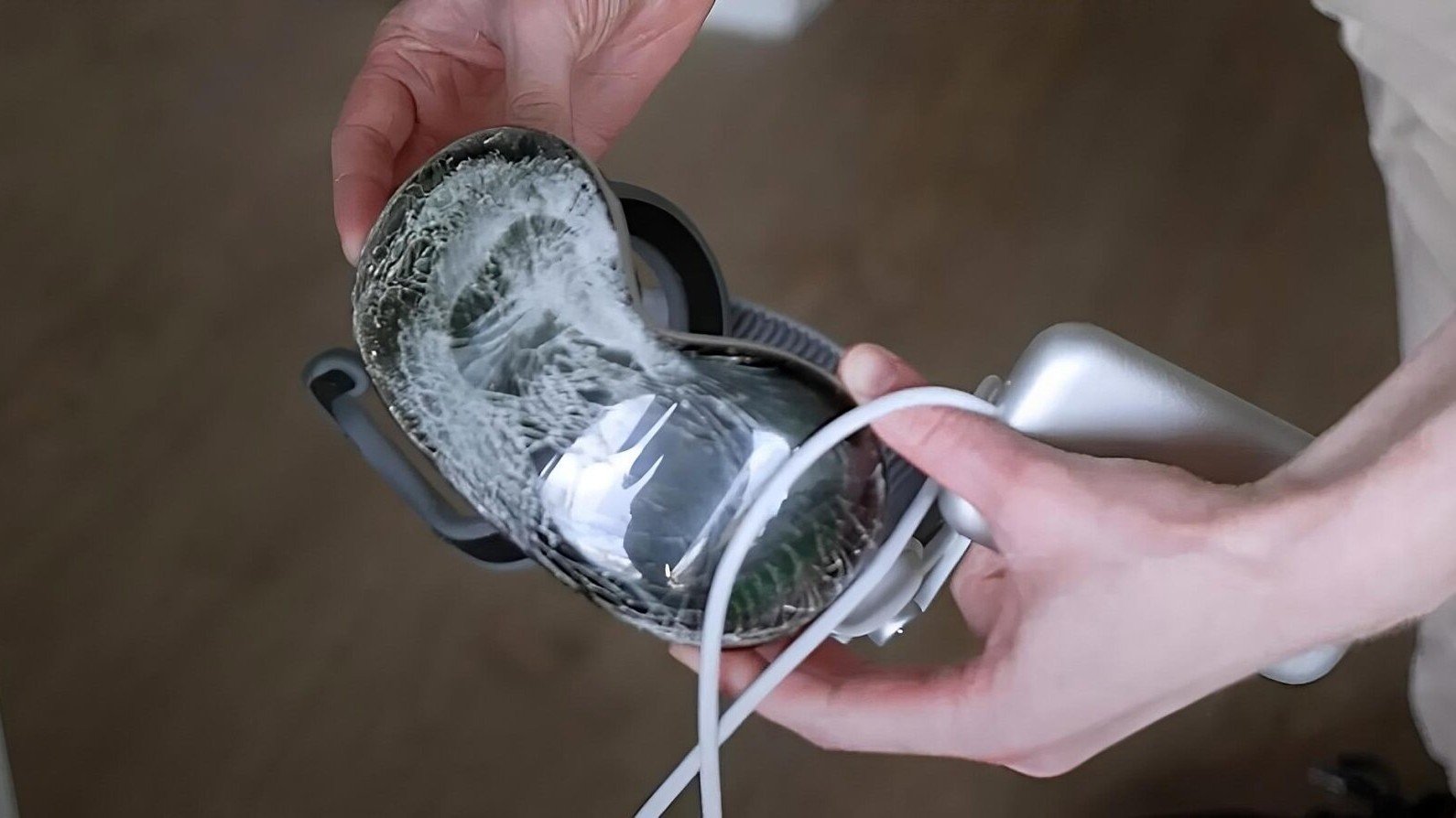 Apple Vision Pro неубиваемые Ютубер проверил гарнитуру на прочность