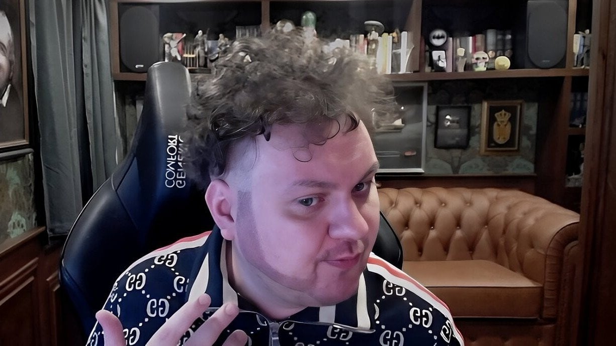 Хованский сделал пересадку волос на бороду и развеселил зрителей на Twitch