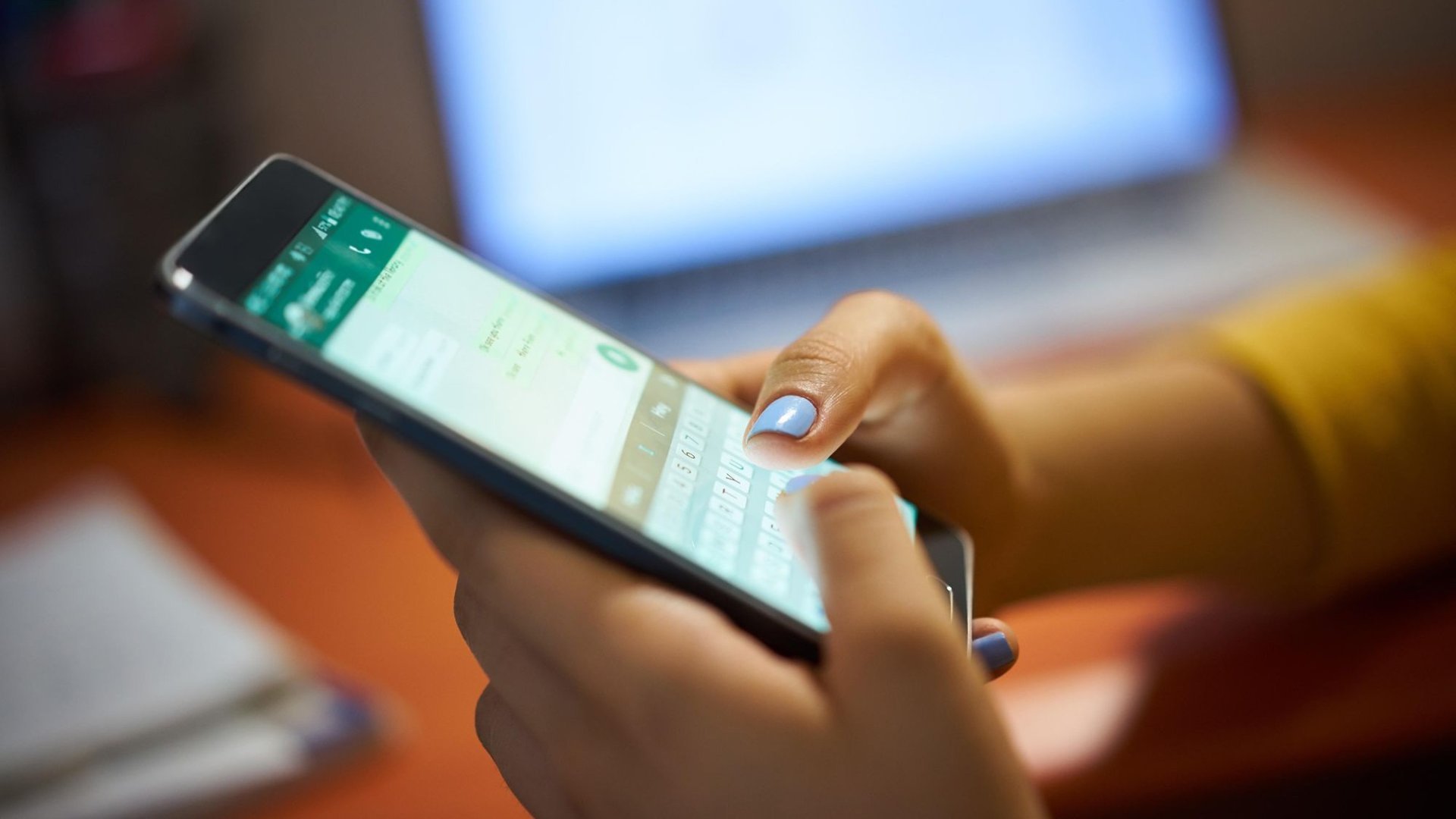 Как записать видеосообщение в WhatsApp
