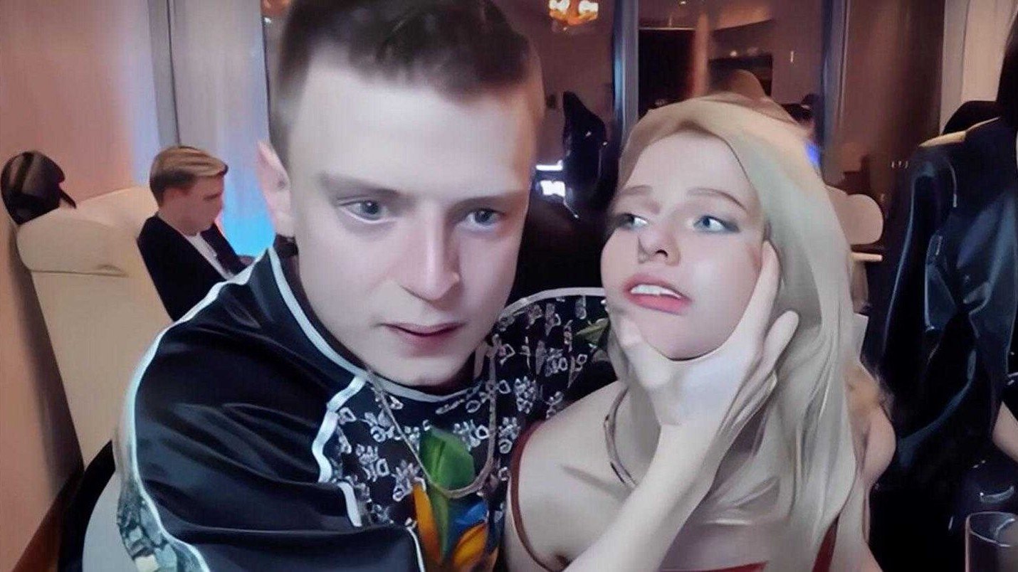 У Мелстроя депрессия  блогер считает что всем нужны от него только деньги