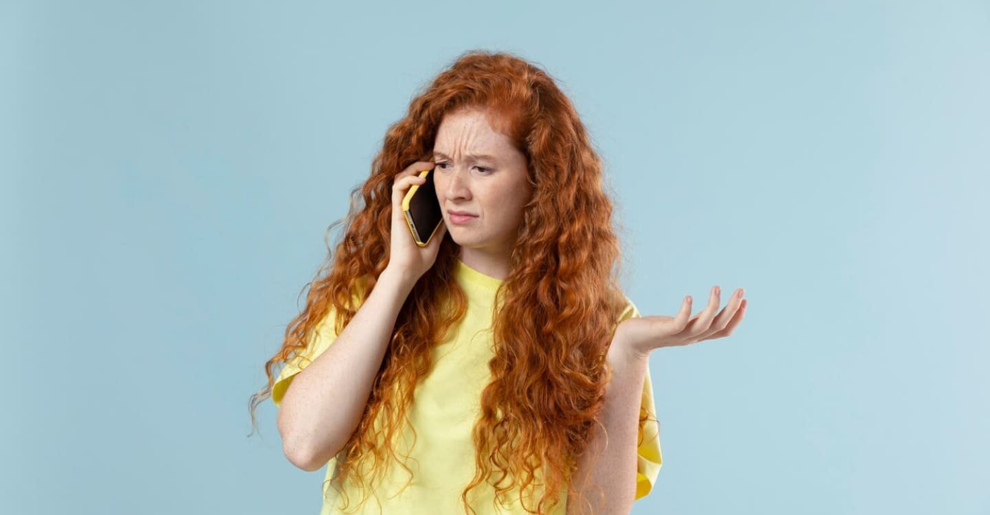 Источник: Freepik.com / Девушка не может дозвониться