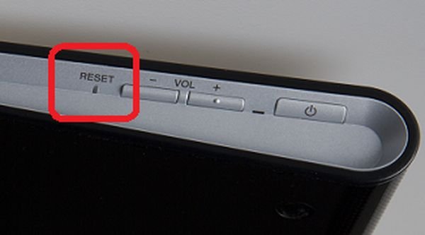 Источник: Sony / Фото клавиши перезагрузки планшета
