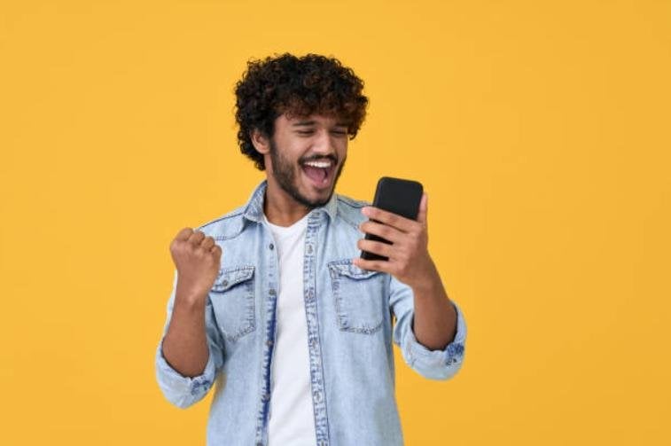 Источник: media.istockphoto.com / Счастливый мужчина, восстановивший свои данные
